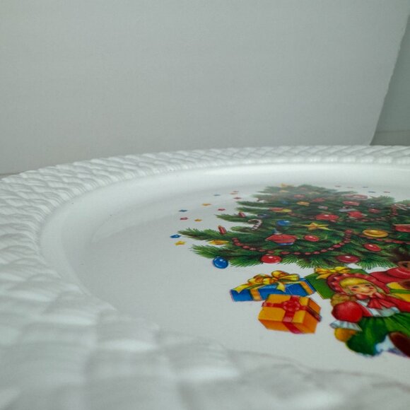 Vtg Plastic White Round Plate Basket Weave Edges Christmas Tree Imagery 11inches - Picture 12 of 14